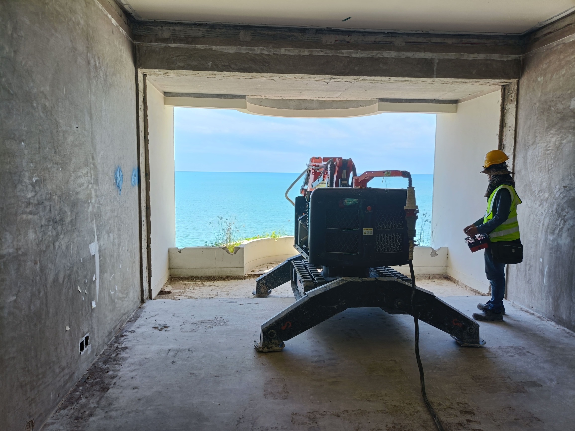 破拆機(jī)器人建筑拆除